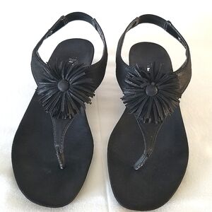 Anne Klein i Flex, Akizabela Pompom Sandals!
